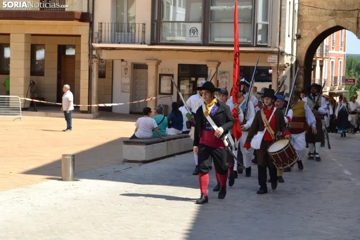 En im&aacute;genes: Almaz&aacute;n regresa a 1810 con la representaci&oacute;n de la batalla contra el ej&eacu