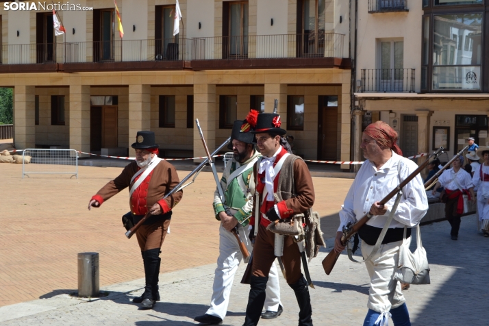 En im&aacute;genes: Almaz&aacute;n regresa a 1810 con la representaci&oacute;n de la batalla contra el ej&eacu