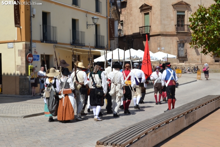 En im&aacute;genes: Almaz&aacute;n regresa a 1810 con la representaci&oacute;n de la batalla contra el ej&eacu