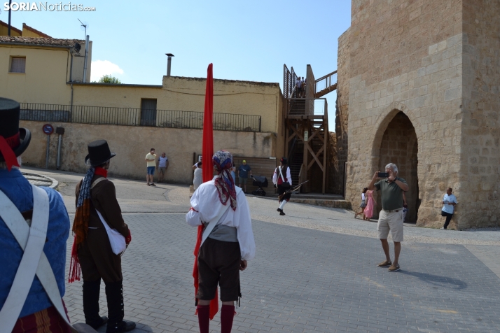 En im&aacute;genes: Almaz&aacute;n regresa a 1810 con la representaci&oacute;n de la batalla contra el ej&eacu