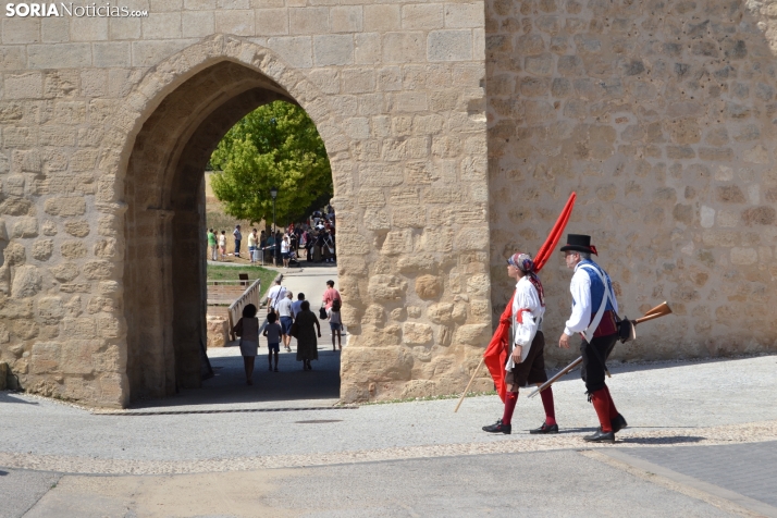 En im&aacute;genes: Almaz&aacute;n regresa a 1810 con la representaci&oacute;n de la batalla contra el ej&eacu