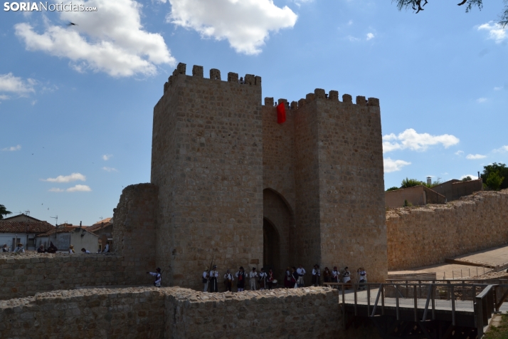 En im&aacute;genes: Almaz&aacute;n regresa a 1810 con la representaci&oacute;n de la batalla contra el ej&eacu