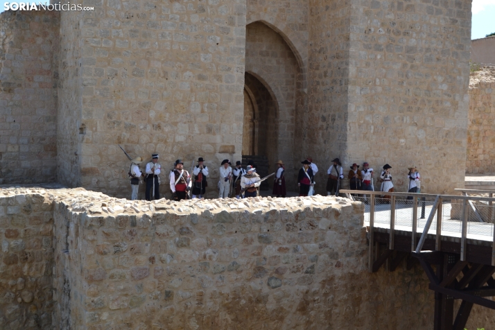 En im&aacute;genes: Almaz&aacute;n regresa a 1810 con la representaci&oacute;n de la batalla contra el ej&eacu