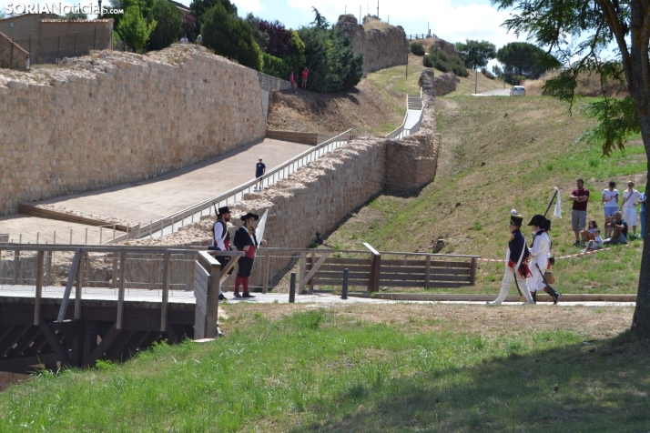 En im&aacute;genes: Almaz&aacute;n regresa a 1810 con la representaci&oacute;n de la batalla contra el ej&eacu