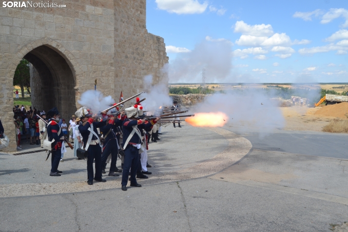 En im&aacute;genes: Almaz&aacute;n regresa a 1810 con la representaci&oacute;n de la batalla contra el ej&eacu