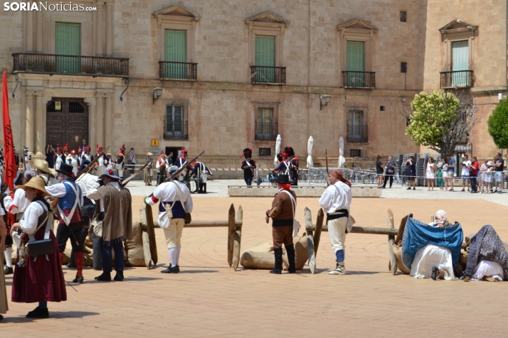 En im&aacute;genes: Almaz&aacute;n regresa a 1810 con la representaci&oacute;n de la batalla contra el ej&eacu