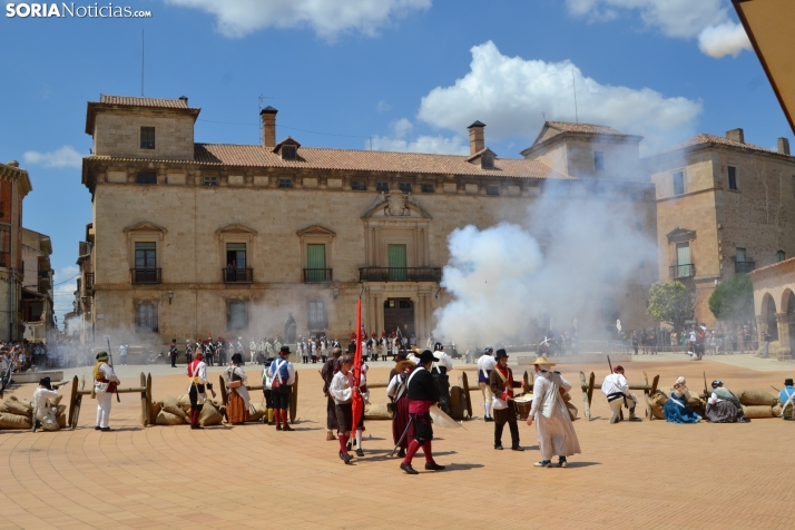 En im&aacute;genes: Almaz&aacute;n regresa a 1810 con la representaci&oacute;n de la batalla contra el ej&eacu