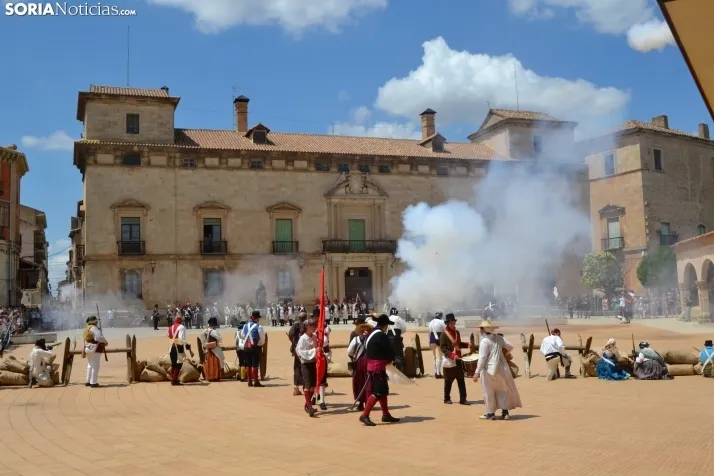 En im&aacute;genes: Almaz&aacute;n regresa a 1810 con la representaci&oacute;n de la batalla contra el ej&eacu