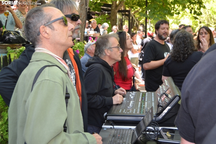 Fotos: El verm&uacute; del Enclave del Agua pone patas arriba La Dehesa