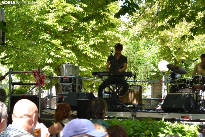 Fotos: El verm&uacute; del Enclave del Agua pone patas arriba La Dehesa