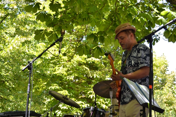 Fotos: El verm&uacute; del Enclave del Agua pone patas arriba La Dehesa