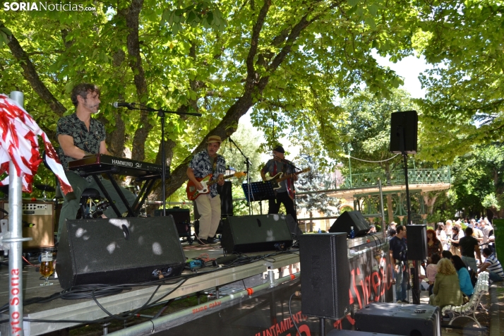 Fotos: El verm&uacute; del Enclave del Agua pone patas arriba La Dehesa