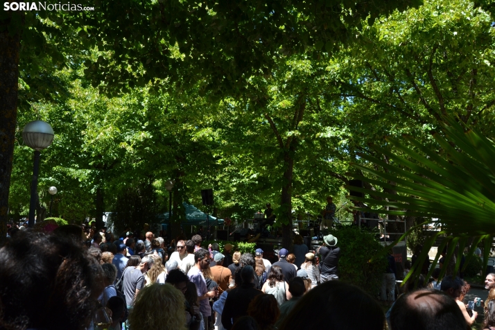 Fotos: El verm&uacute; del Enclave del Agua pone patas arriba La Dehesa