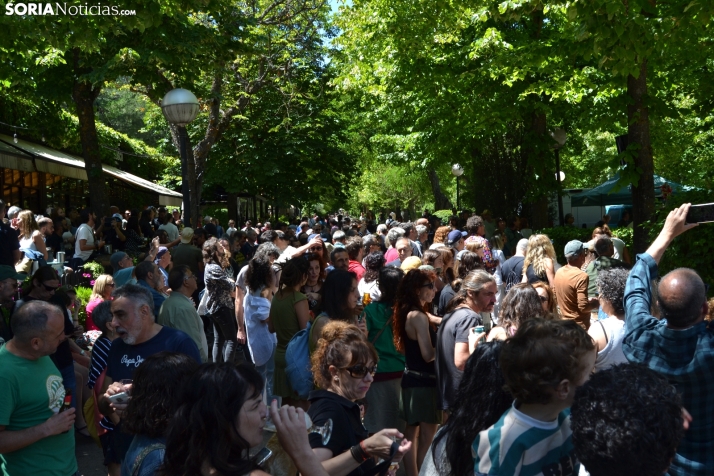 Fotos: El verm&uacute; del Enclave del Agua pone patas arriba La Dehesa