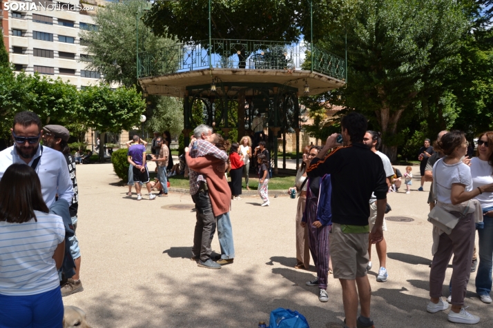 Fotos: El verm&uacute; del Enclave del Agua pone patas arriba La Dehesa