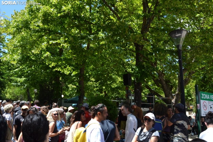 Fotos: El verm&uacute; del Enclave del Agua pone patas arriba La Dehesa