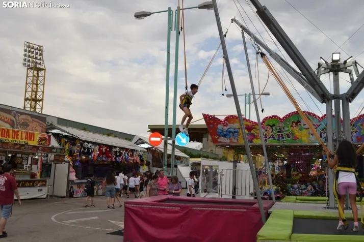 Fotos: Los ni&ntilde;os mantienen el esp&iacute;ritu sanjuanero en las ferias durante su D&iacute;a
