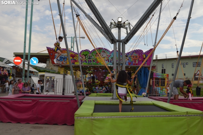 Fotos: Los ni&ntilde;os mantienen el esp&iacute;ritu sanjuanero en las ferias durante su D&iacute;a