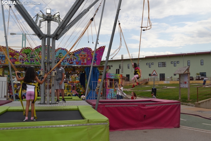 Fotos: Los ni&ntilde;os mantienen el esp&iacute;ritu sanjuanero en las ferias durante su D&iacute;a