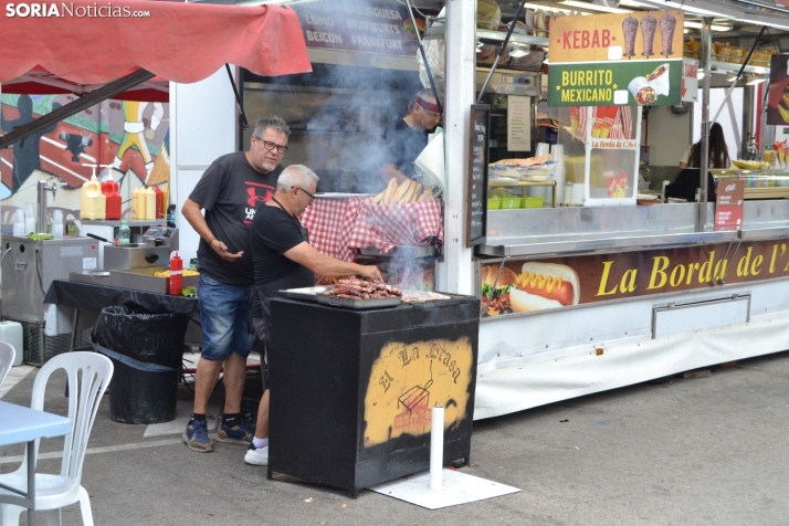Fotos: Los ni&ntilde;os mantienen el esp&iacute;ritu sanjuanero en las ferias durante su D&iacute;a