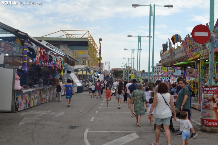 Fotos: Los ni&ntilde;os mantienen el esp&iacute;ritu sanjuanero en las ferias durante su D&iacute;a
