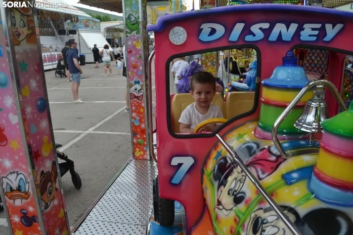Fotos: Los ni&ntilde;os mantienen el esp&iacute;ritu sanjuanero en las ferias durante su D&iacute;a