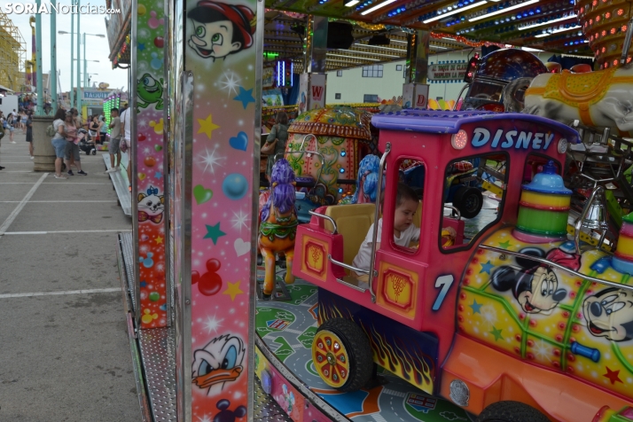 Fotos: Los ni&ntilde;os mantienen el esp&iacute;ritu sanjuanero en las ferias durante su D&iacute;a