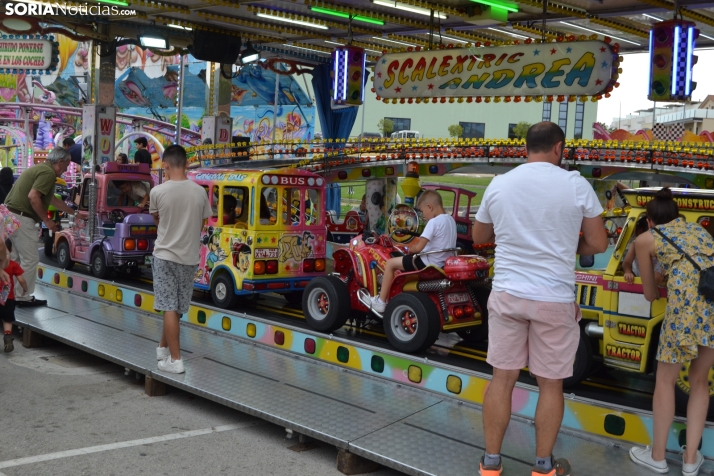 Fotos: Los ni&ntilde;os mantienen el esp&iacute;ritu sanjuanero en las ferias durante su D&iacute;a