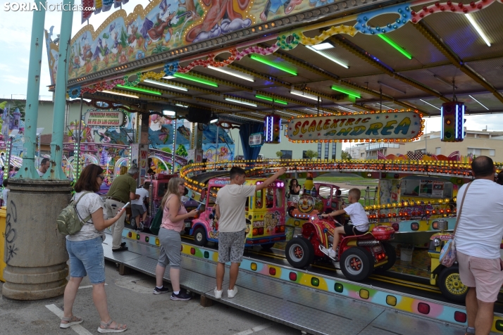 Fotos: Los ni&ntilde;os mantienen el esp&iacute;ritu sanjuanero en las ferias durante su D&iacute;a