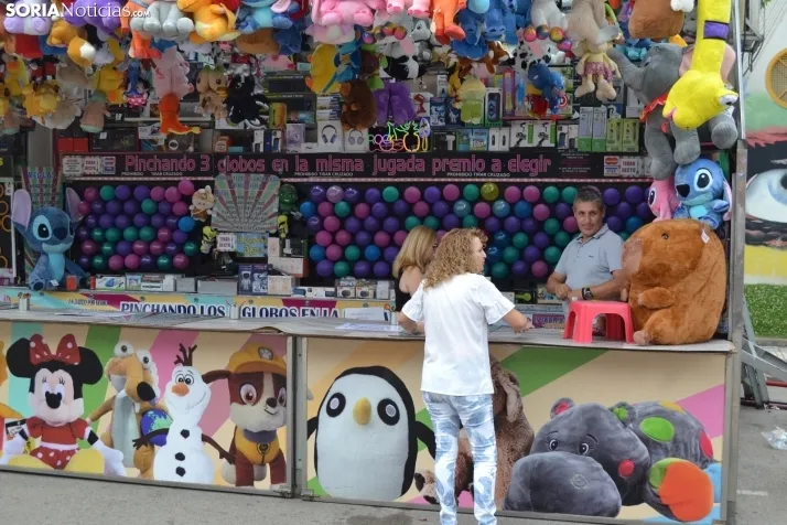 Fotos: Los ni&ntilde;os mantienen el esp&iacute;ritu sanjuanero en las ferias durante su D&iacute;a