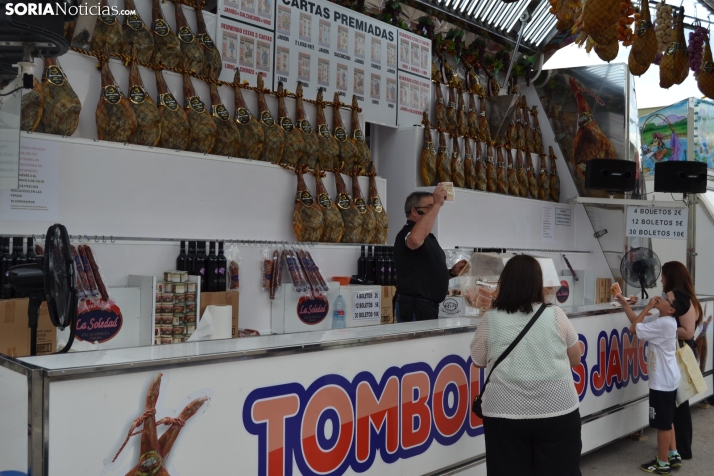 Fotos: Los ni&ntilde;os mantienen el esp&iacute;ritu sanjuanero en las ferias durante su D&iacute;a