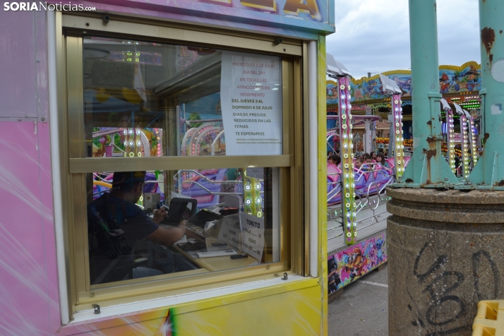 Fotos: Los ni&ntilde;os mantienen el esp&iacute;ritu sanjuanero en las ferias durante su D&iacute;a