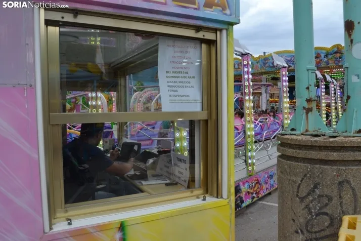 Fotos: Los ni&ntilde;os mantienen el esp&iacute;ritu sanjuanero en las ferias durante su D&iacute;a