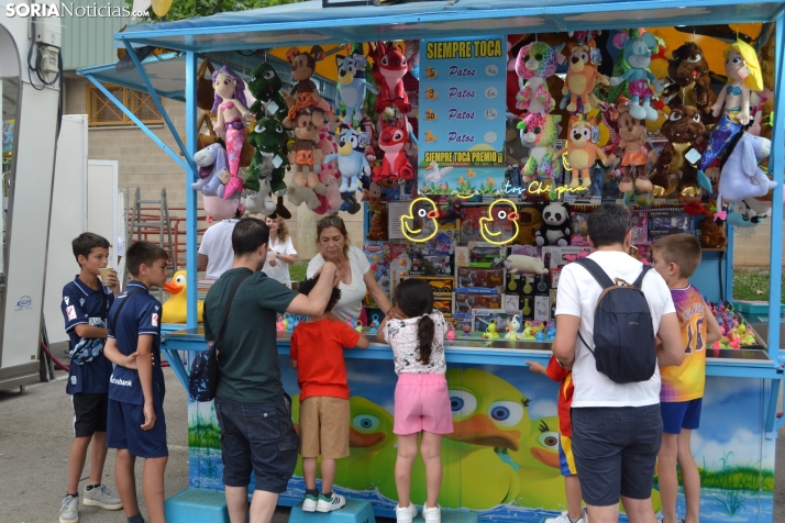 Fotos: Los ni&ntilde;os mantienen el esp&iacute;ritu sanjuanero en las ferias durante su D&iacute;a