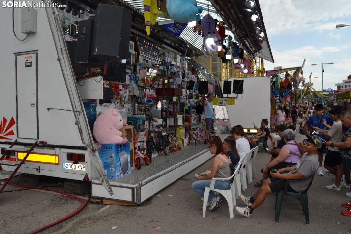 Fotos: Los ni&ntilde;os mantienen el esp&iacute;ritu sanjuanero en las ferias durante su D&iacute;a