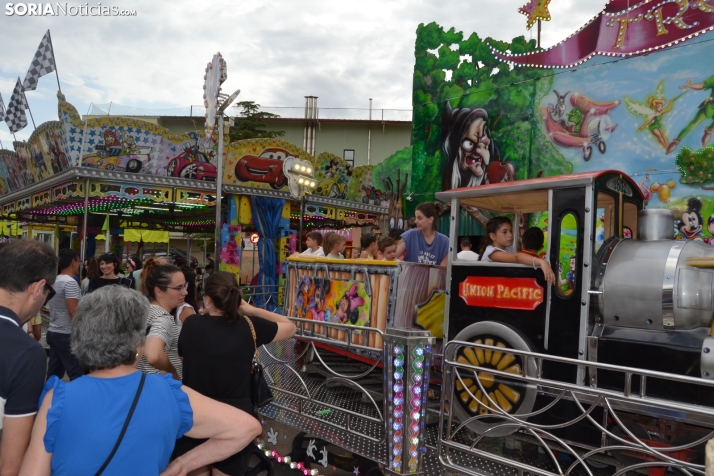 Fotos: Los ni&ntilde;os mantienen el esp&iacute;ritu sanjuanero en las ferias durante su D&iacute;a