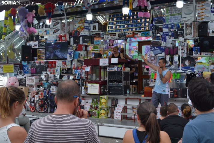 Fotos: Los ni&ntilde;os mantienen el esp&iacute;ritu sanjuanero en las ferias durante su D&iacute;a