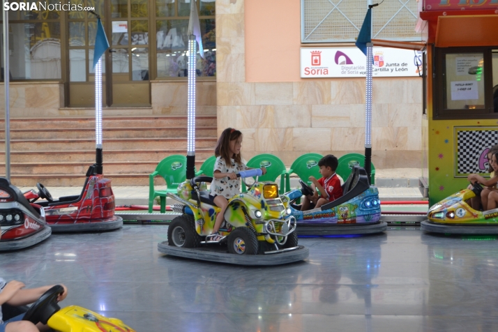 Fotos: Los ni&ntilde;os mantienen el esp&iacute;ritu sanjuanero en las ferias durante su D&iacute;a