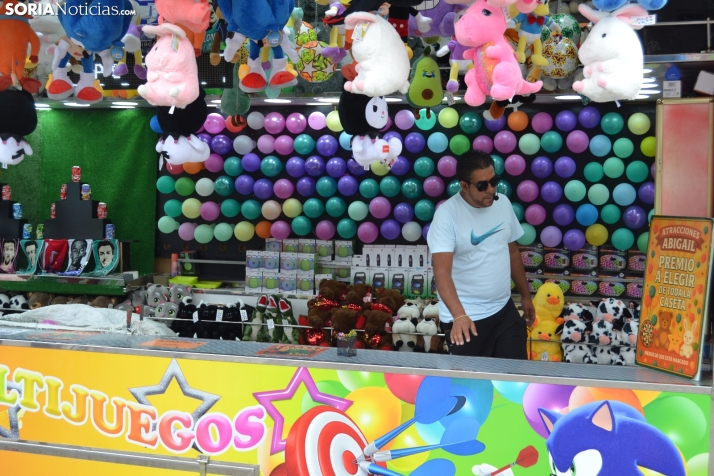 Fotos: Los ni&ntilde;os mantienen el esp&iacute;ritu sanjuanero en las ferias durante su D&iacute;a