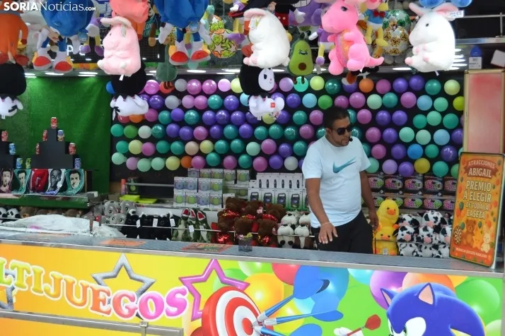 Fotos: Los ni&ntilde;os mantienen el esp&iacute;ritu sanjuanero en las ferias durante su D&iacute;a