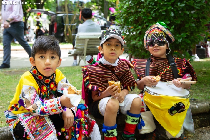 El ritmo y el color de Santiago de Bombori