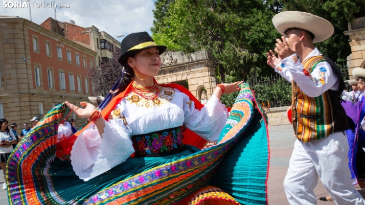 El ritmo y el color de Santiago de Bombori