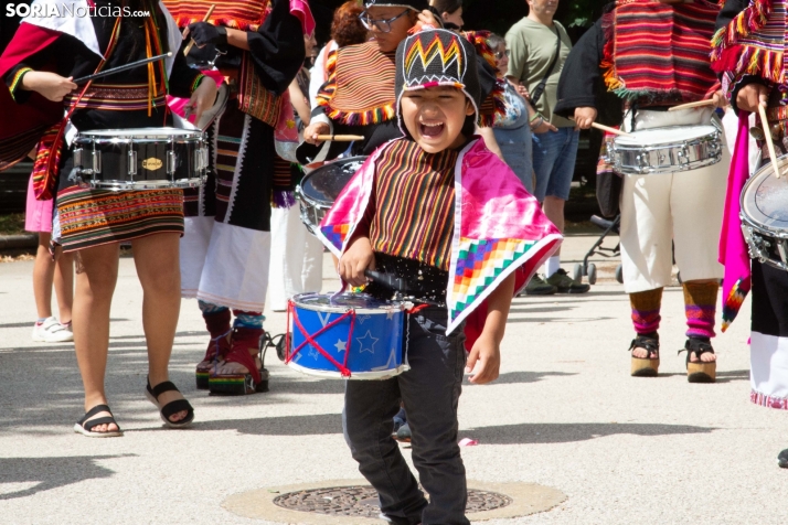 El ritmo y el color de Santiago de Bombori