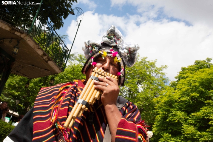 El ritmo y el color de Santiago de Bombori