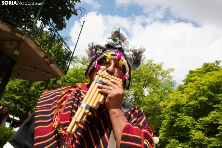 El ritmo y el color de Santiago de Bombori