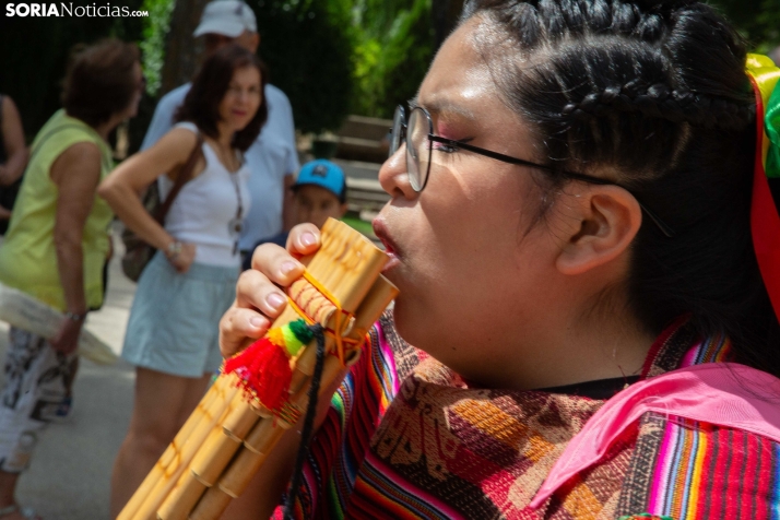 El ritmo y el color de Santiago de Bombori
