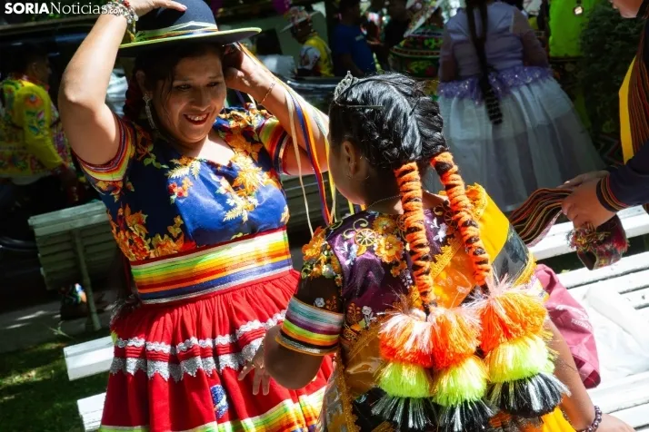 El ritmo y el color de Santiago de Bombori