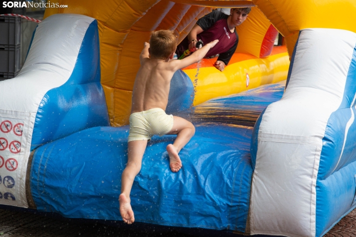 Fiesta de la espuma en Camaretas