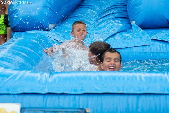 Fiesta de la espuma en Camaretas