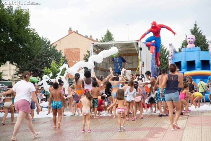 Fiesta de la espuma en Camaretas